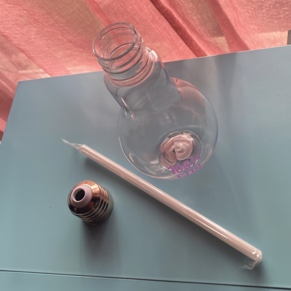 ⭐️✨ The Illuminating Sip: Lightbulb-shaped Drinking Bulb for 100% Fun! - Picture 2 of 5